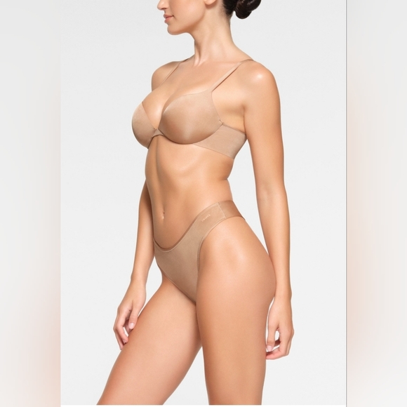 SKIMS 38DD ULTIMATE COLLECTION PUSH-UP PLUNGE BRA $60 - Picture 3 of 5